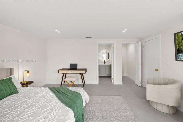 9261 SW 80th Ter, Miami, FL 33173