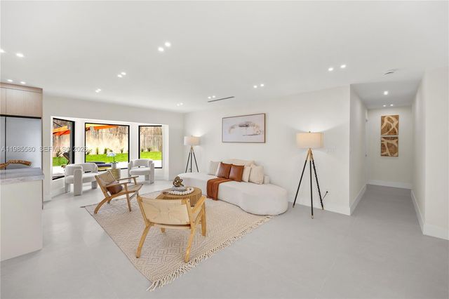 9261 SW 80th Ter, Miami, FL 33173