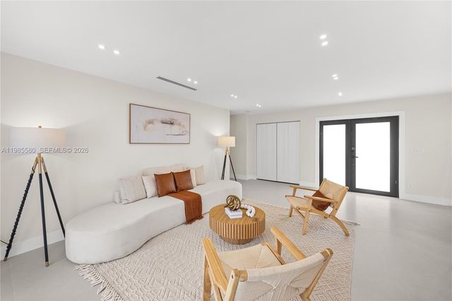 9261 SW 80th Ter, Miami, FL 33173