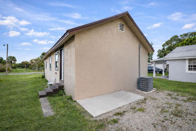 712 SE Bayou Avenue, Stuart, FL 34994