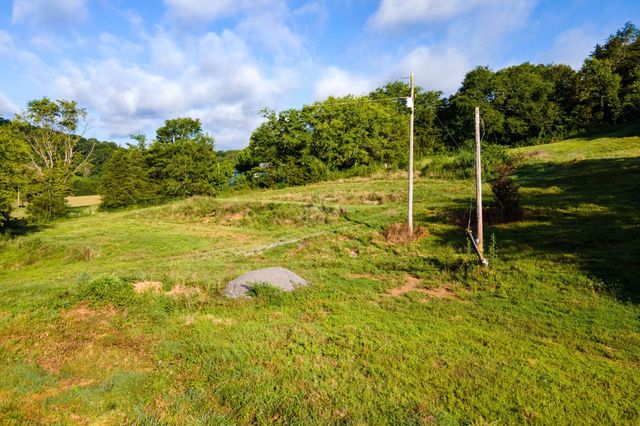 193 Dixon Ln, Pleasant Shade, TN 37145