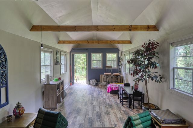 193 Dixon Ln, Pleasant Shade, TN 37145