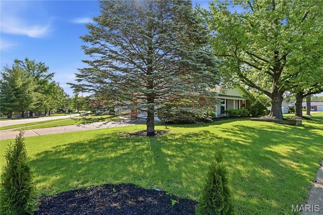 2723 Buckingham Drive, Florissant, MO 63033