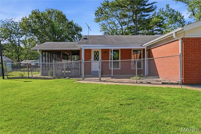 2723 Buckingham Drive, Florissant, MO 63033