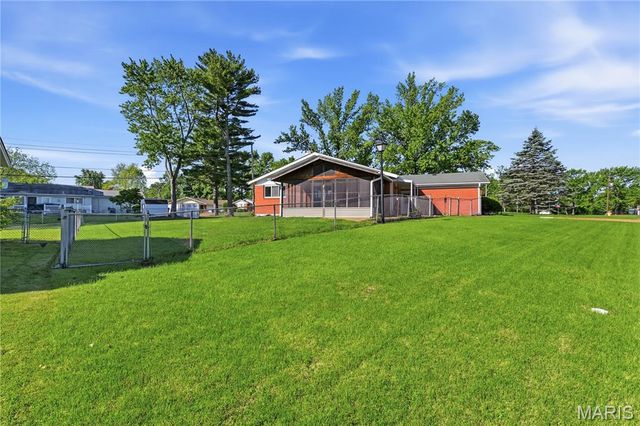 2723 Buckingham Drive, Florissant, MO 63033