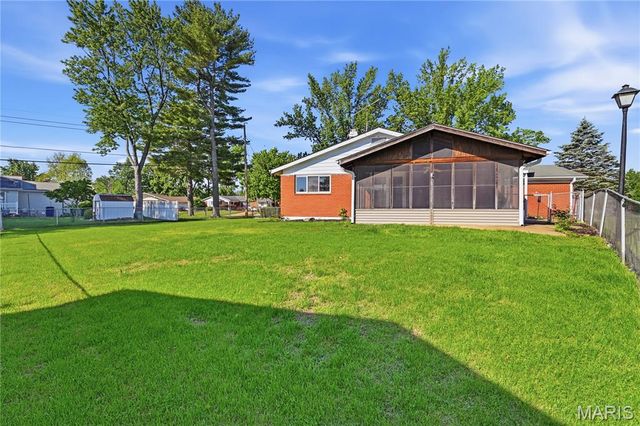 2723 Buckingham Drive, Florissant, MO 63033
