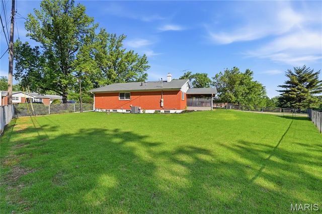 2723 Buckingham Drive, Florissant, MO 63033