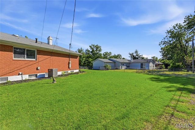 2723 Buckingham Drive, Florissant, MO 63033