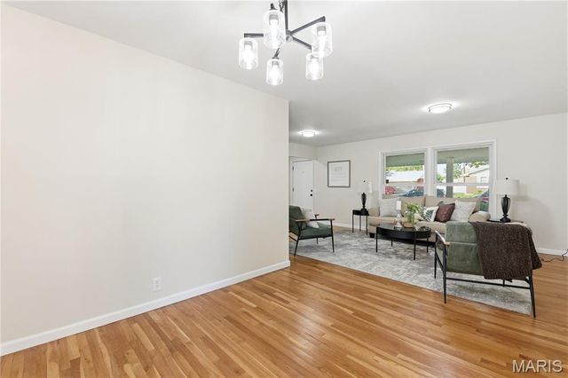 2723 Buckingham Drive, Florissant, MO 63033