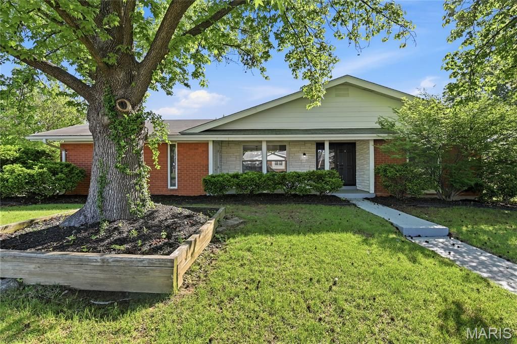 2723 Buckingham Drive, Florissant, MO 63033