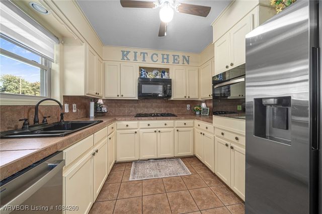 15 Dark Hollow Lane, Van Buren, AR 72956