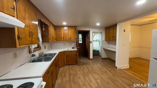 10 Henry Street, Bristol, CT 06010