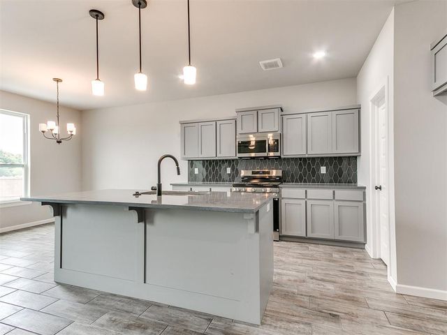 929 SE 16th Terrace, Newcastle, OK 73065