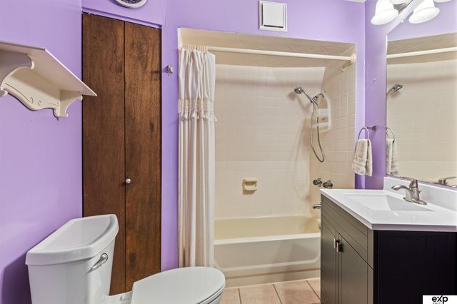 16605 Dyson Hollow Road, Bellevue, NE 68123