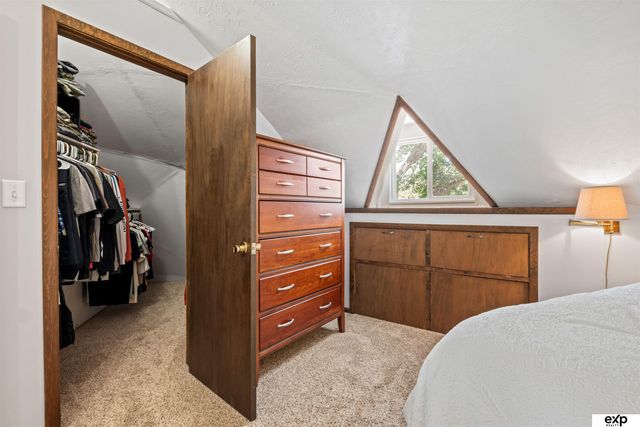 16605 Dyson Hollow Road, Bellevue, NE 68123