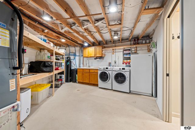 16605 Dyson Hollow Road, Bellevue, NE 68123