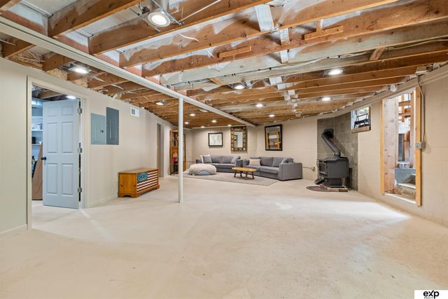 16605 Dyson Hollow Road, Bellevue, NE 68123