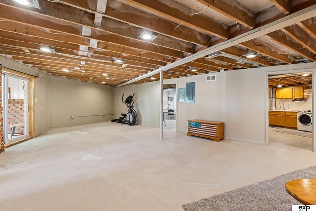 16605 Dyson Hollow Road, Bellevue, NE 68123
