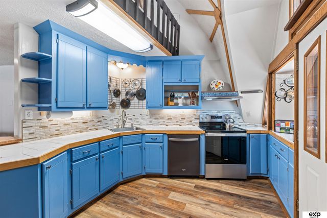 16605 Dyson Hollow Road, Bellevue, NE 68123