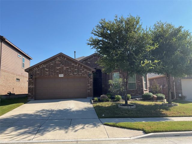 15816 Oak Pointe Drive, Fort Worth, TX 76177