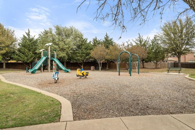 15816 Oak Pointe Drive, Fort Worth, TX 76177