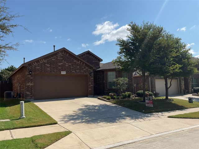 15816 Oak Pointe Drive, Fort Worth, TX 76177