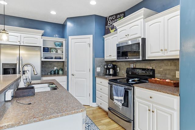 205 PARKWILD Drive, Council Bluffs, IA 51503