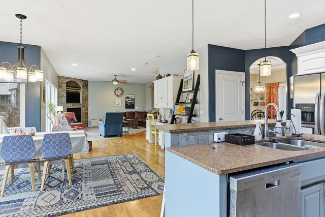 205 PARKWILD Drive, Council Bluffs, IA 51503