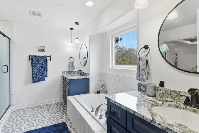 205 PARKWILD Drive, Council Bluffs, IA 51503