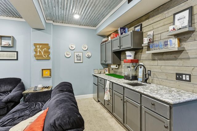 205 PARKWILD Drive, Council Bluffs, IA 51503