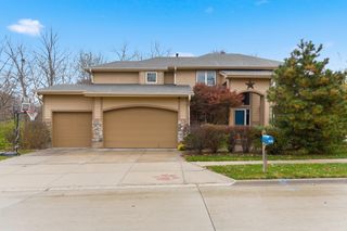 205 PARKWILD Drive, Council Bluffs, IA 51503