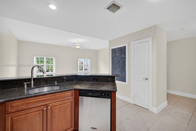 704 SW 1st Avenue, Pompano Beach, FL 33060