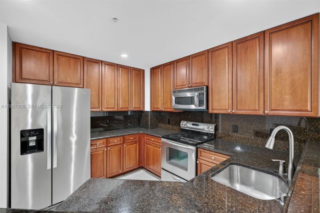 704 SW 1st Avenue, Pompano Beach, FL 33060