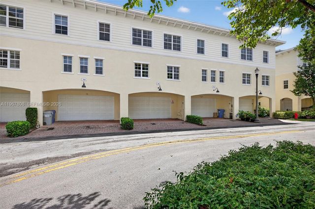 704 SW 1st Avenue, Pompano Beach, FL 33060