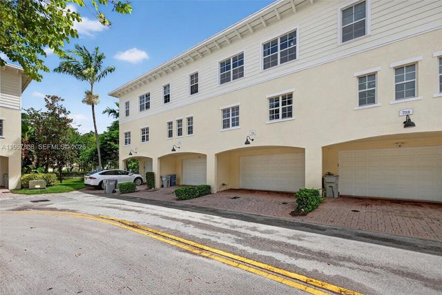 704 SW 1st Avenue, Pompano Beach, FL 33060