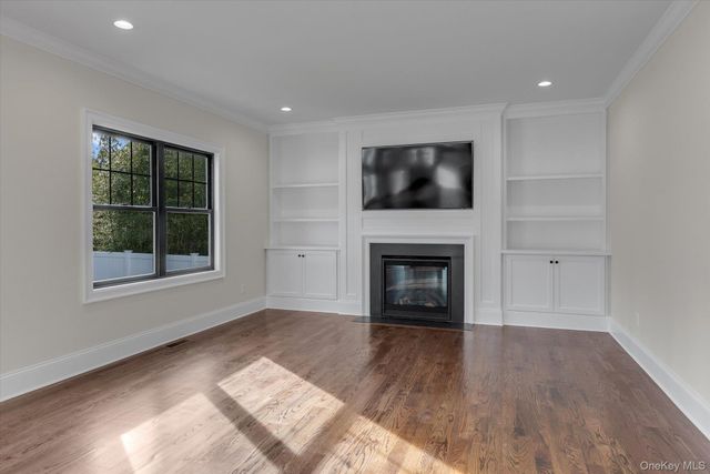 40 N Woodhull Road, Huntington, NY 11743