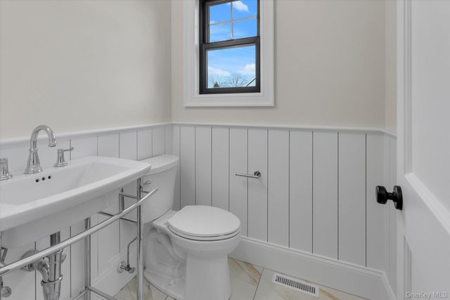 40 N Woodhull Road, Huntington, NY 11743