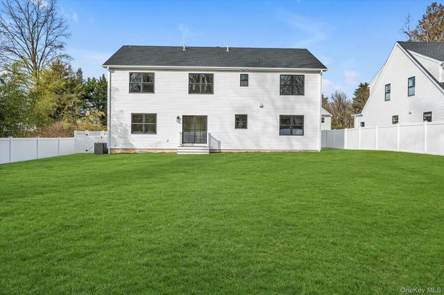 40 N Woodhull Road, Huntington, NY 11743