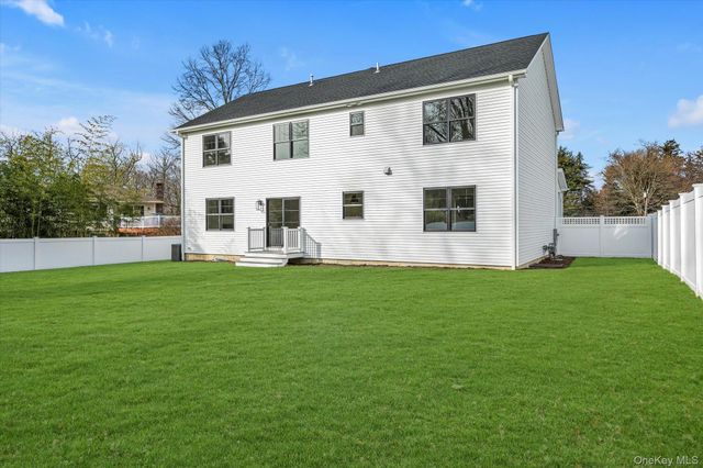 40 N Woodhull Road, Huntington, NY 11743