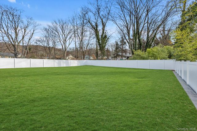 40 N Woodhull Road, Huntington, NY 11743