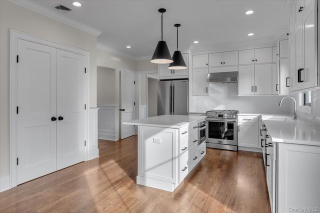 40 N Woodhull Road, Huntington, NY 11743