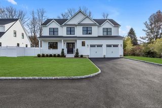 40 N Woodhull Road, Huntington, NY 11743