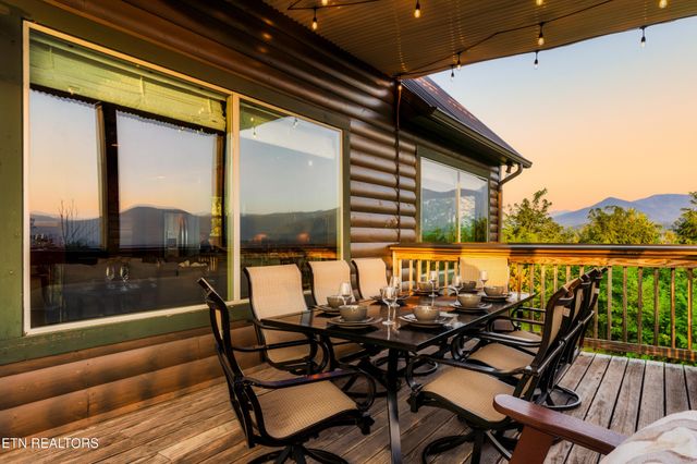 729 Bear Walk Way, Gatlinburg, TN 37738