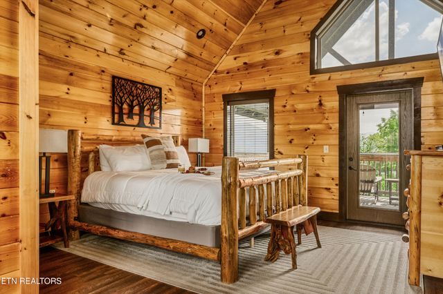 729 Bear Walk Way, Gatlinburg, TN 37738