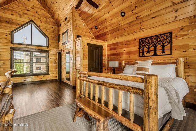 729 Bear Walk Way, Gatlinburg, TN 37738