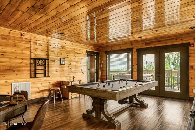 729 Bear Walk Way, Gatlinburg, TN 37738