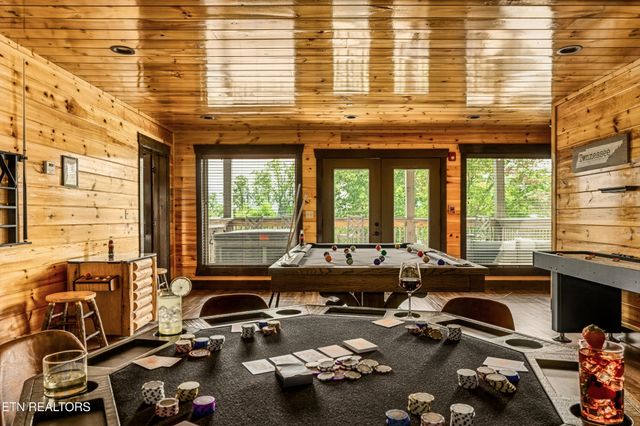 729 Bear Walk Way, Gatlinburg, TN 37738