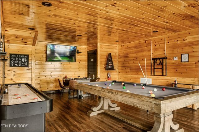 729 Bear Walk Way, Gatlinburg, TN 37738