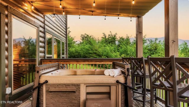 729 Bear Walk Way, Gatlinburg, TN 37738
