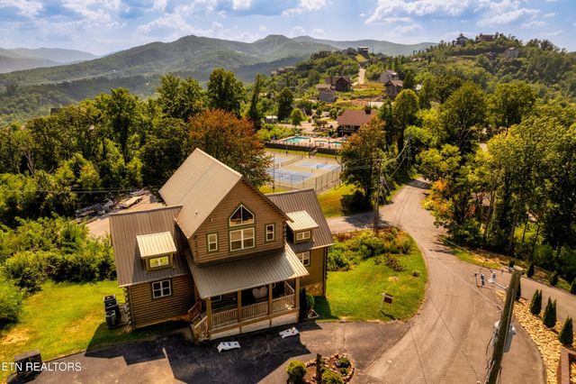 729 Bear Walk Way, Gatlinburg, TN 37738
